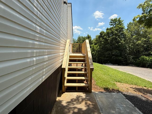 136 Freedom LN, Newport, VA 24128