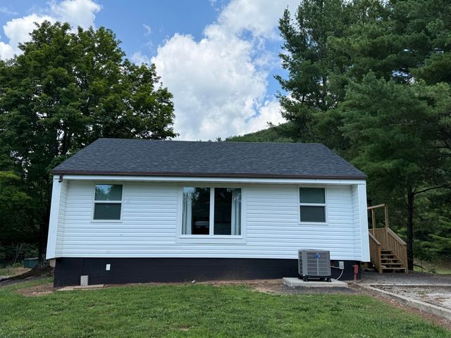 136 Freedom LN, Newport, VA 24128