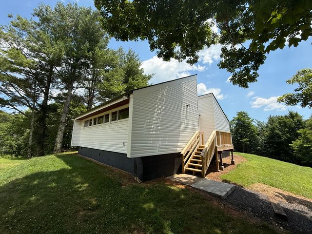 136 Freedom LN, Newport, VA 24128