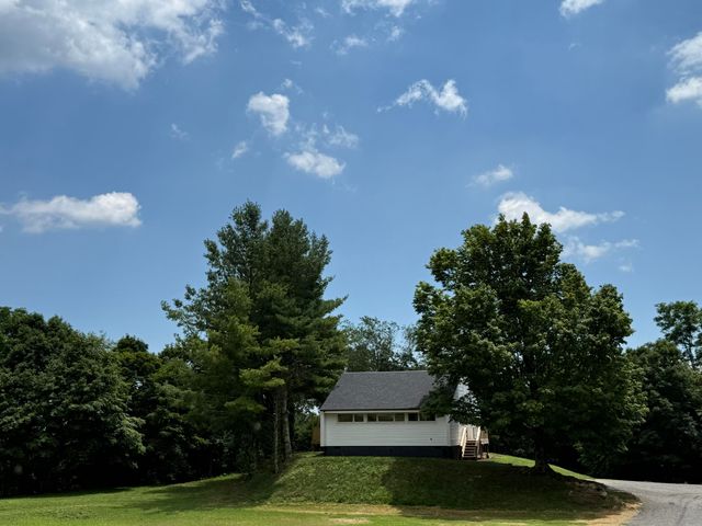 136 Freedom LN, Newport, VA 24128