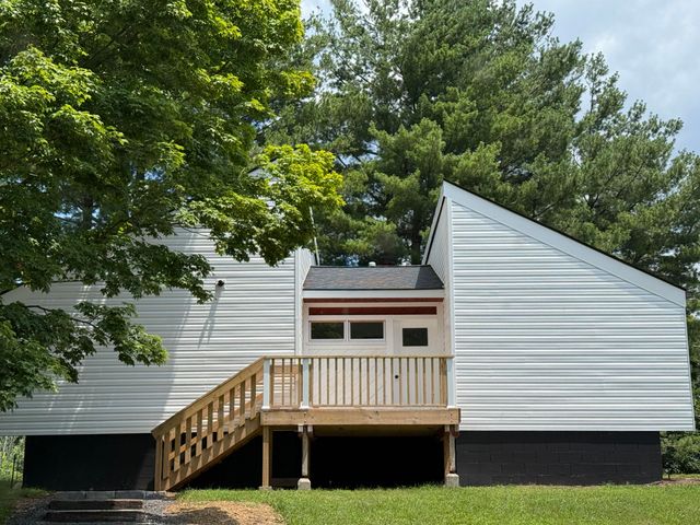 136 Freedom LN, Newport, VA 24128