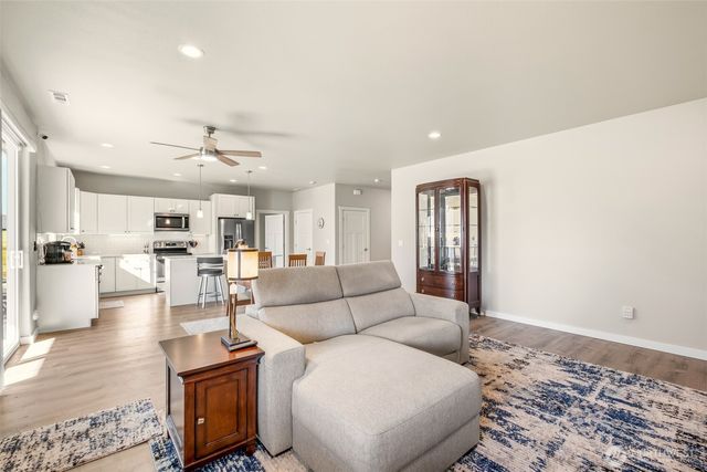 1006 6th Avenue NE, Ephrata, WA 98823