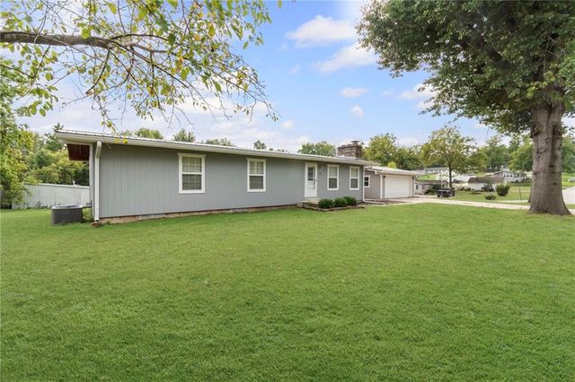 702 E 6th Street, Carrollton, MO 64633