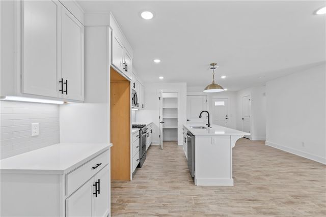 75 W Pitts Street, Farmington, AR 72730