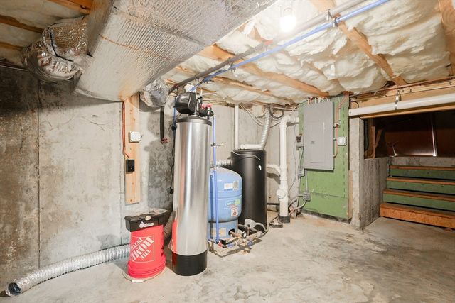 18 Russell St, Westport, MA 02790