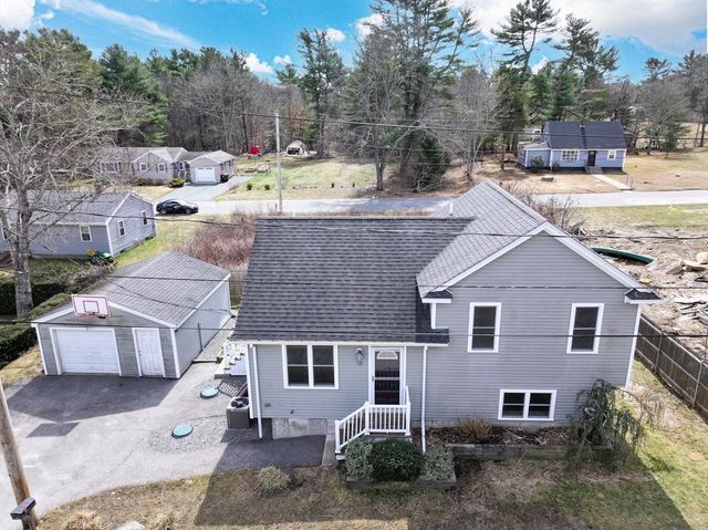 18 Russell St, Westport, MA 02790