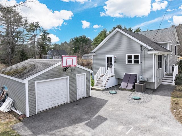 18 Russell St, Westport, MA 02790