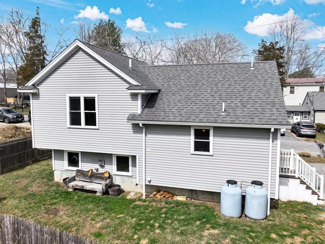 18 Russell St, Westport, MA 02790