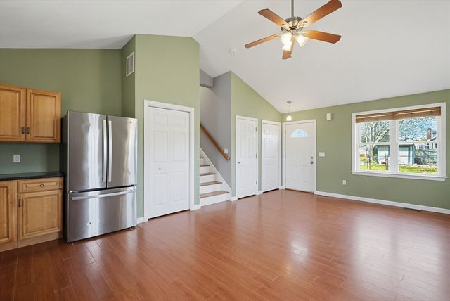 18 Russell St, Westport, MA 02790