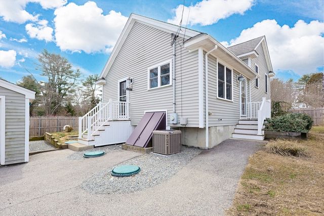18 Russell St, Westport, MA 02790