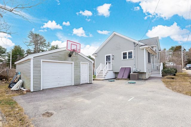 18 Russell St, Westport, MA 02790