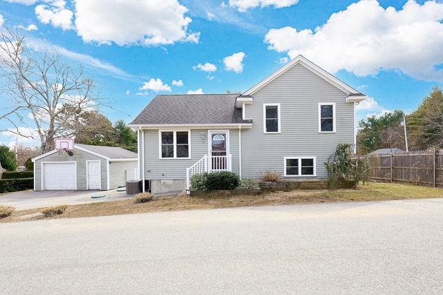 18 Russell St, Westport, MA 02790