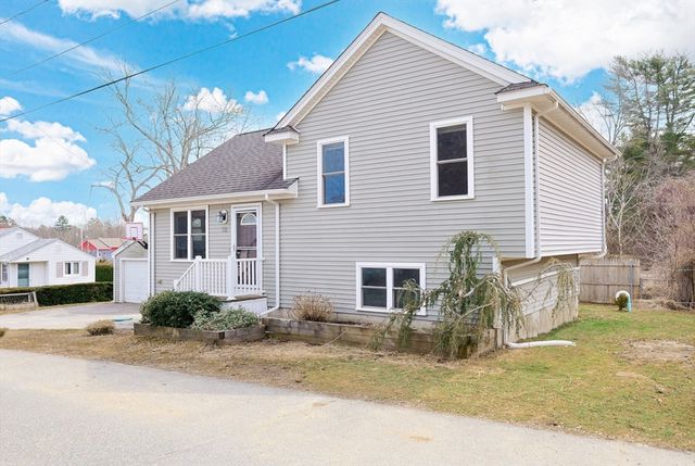 18 Russell St, Westport, MA 02790