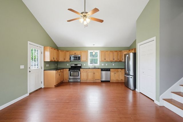 18 Russell St, Westport, MA 02790