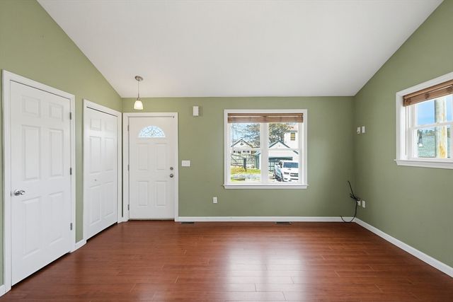 18 Russell St, Westport, MA 02790