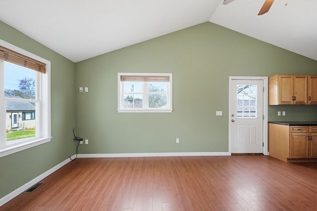 18 Russell St, Westport, MA 02790