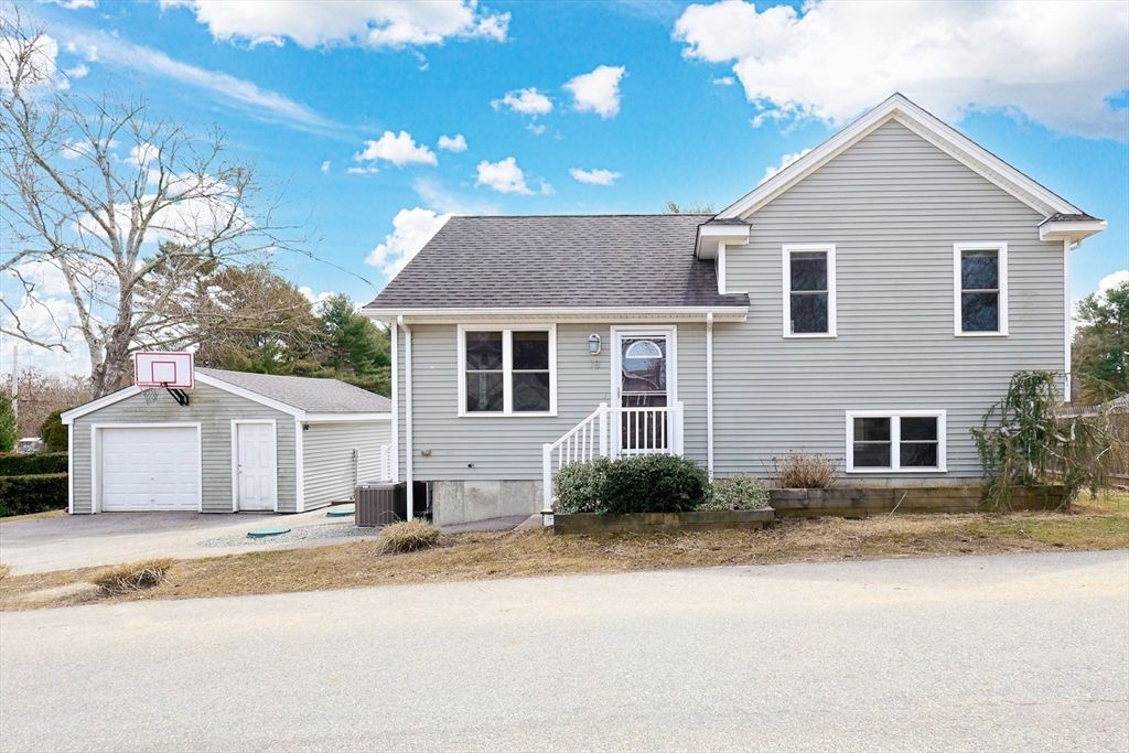 18 Russell St, Westport, MA 02790
