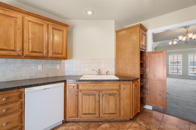 1016 Taylor Drive 1, Bartlesville, OK 74006