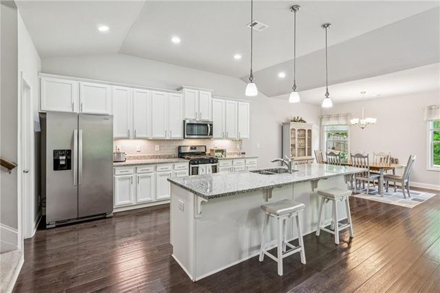 221 Charlotte Drive, Hoschton, GA 30548