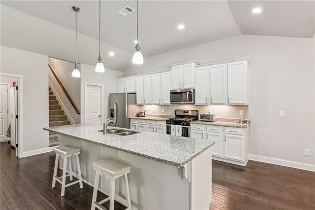 221 Charlotte Drive, Hoschton, GA 30548