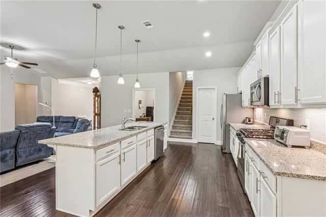 221 Charlotte Drive, Hoschton, GA 30548