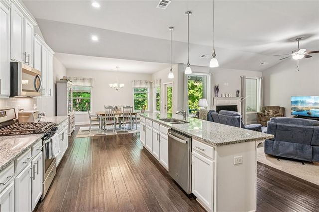 221 Charlotte Drive, Hoschton, GA 30548