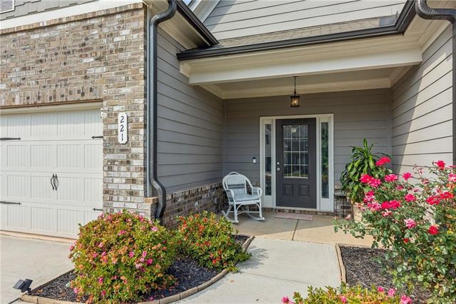 221 Charlotte Drive, Hoschton, GA 30548