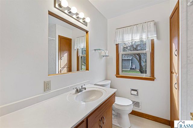 1235 E Main Street, Mankato, MN 56001