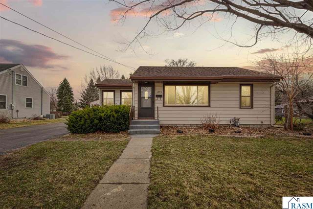 1235 E Main Street, Mankato, MN 56001