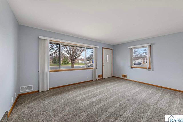 1235 E Main Street, Mankato, MN 56001