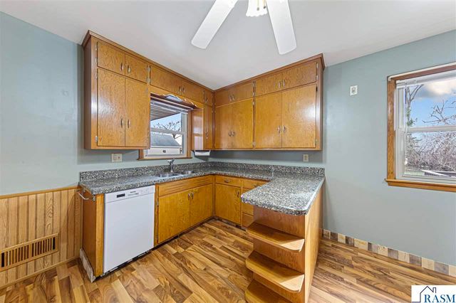 1235 E Main Street, Mankato, MN 56001