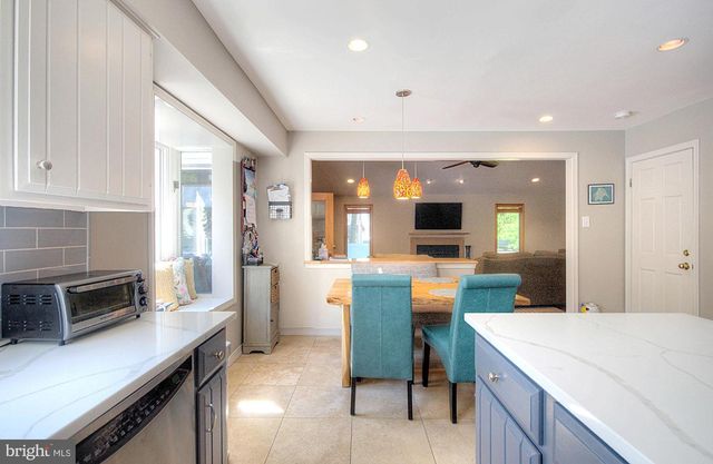 312 KNOLLWOOD DR, Egg Harbor Township, NJ 08234