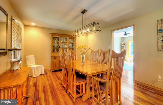 312 KNOLLWOOD DR, Egg Harbor Township, NJ 08234