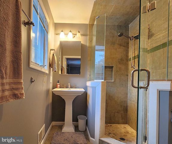 312 KNOLLWOOD DR, Egg Harbor Township, NJ 08234