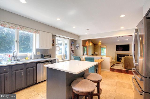 312 KNOLLWOOD DR, Egg Harbor Township, NJ 08234