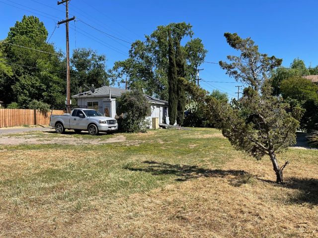425 N D Street, Madera, CA 93638
