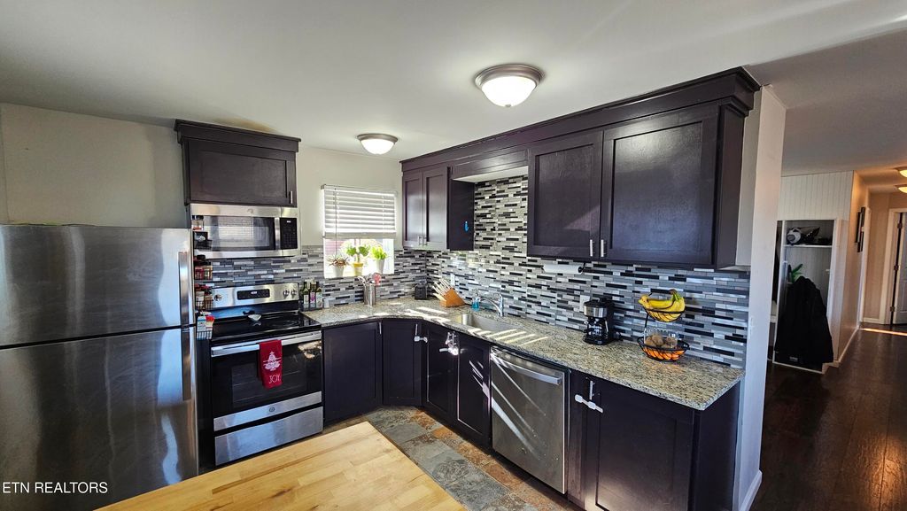 286 S Benedict Ave, Oak Ridge, TN 37830
