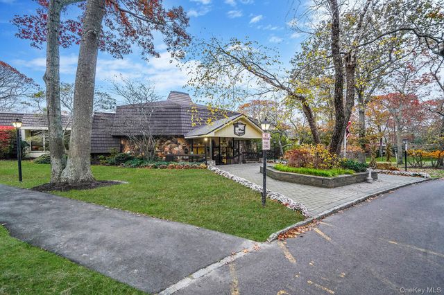 268 Brettonwoods Drive, Coram, NY 11727