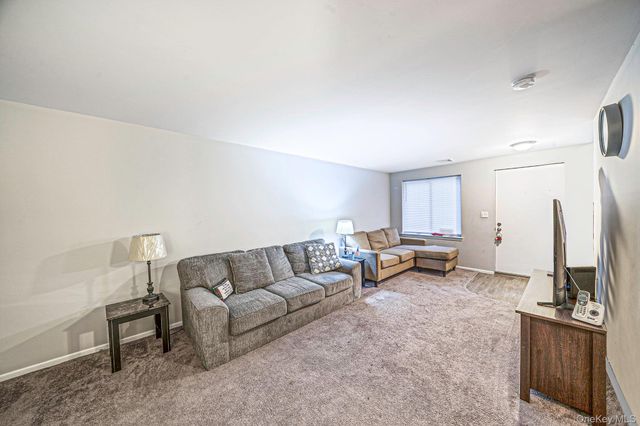 268 Brettonwoods Drive, Coram, NY 11727