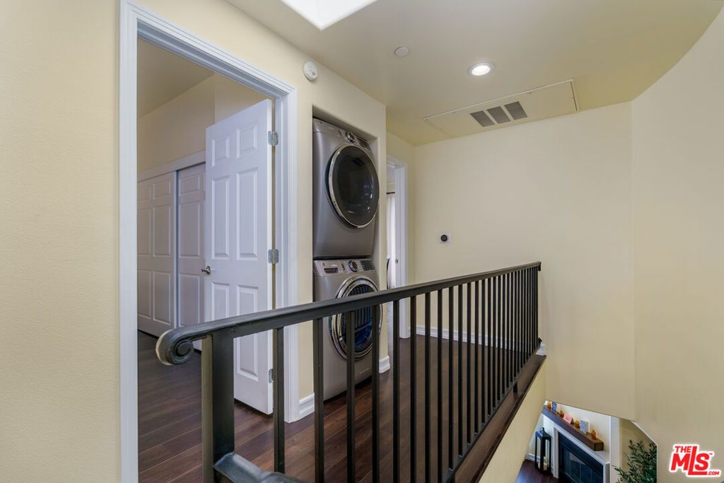 Image 13 of property listing at 4400 Cartwright Avenue 205, Toluca Lake, CA 91602