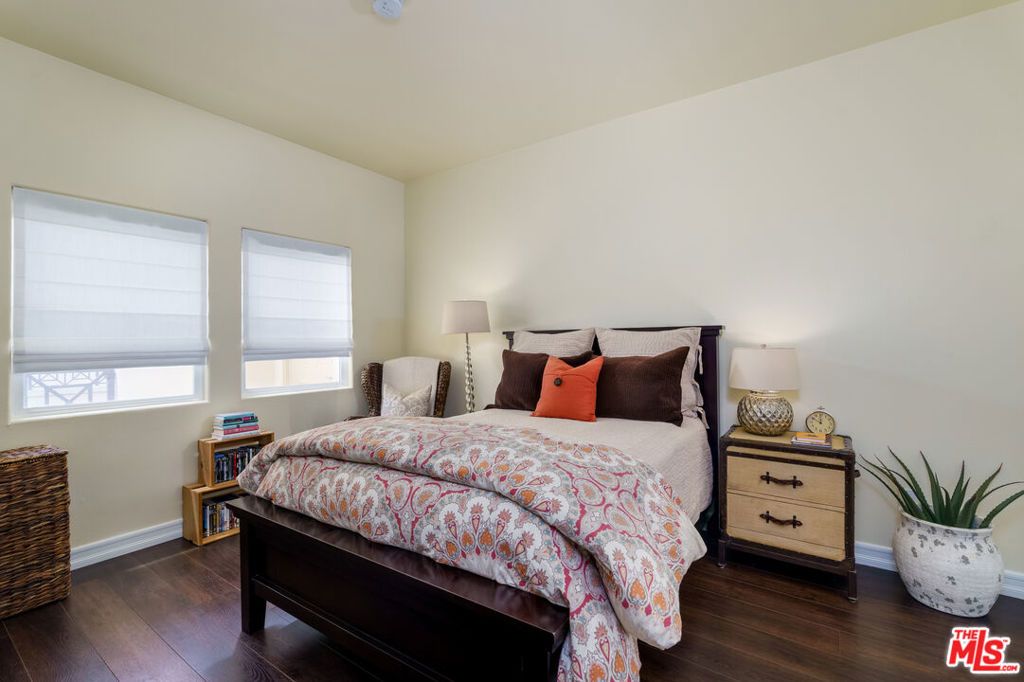 Image 14 of property listing at 4400 Cartwright Avenue 205, Toluca Lake, CA 91602