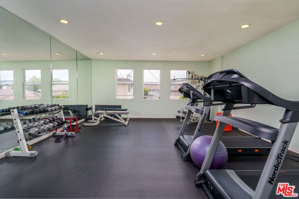 Image 21 of property listing at 4400 Cartwright Avenue 205, Toluca Lake, CA 91602