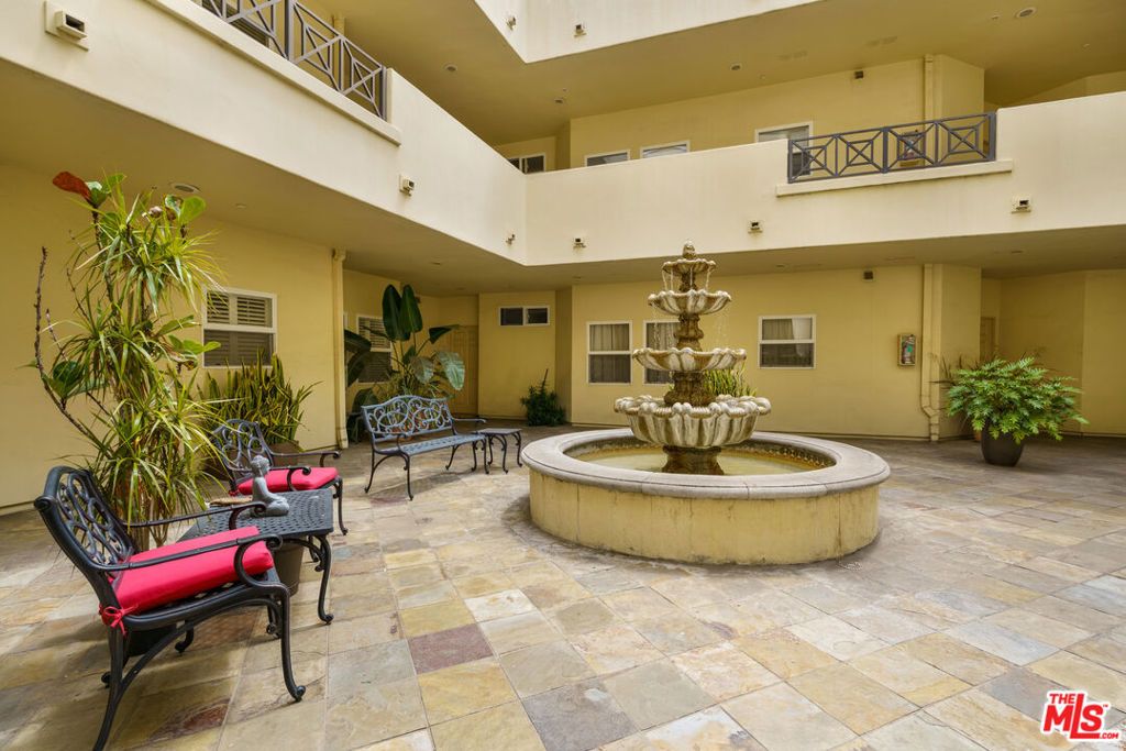 Image 22 of property listing at 4400 Cartwright Avenue 205, Toluca Lake, CA 91602