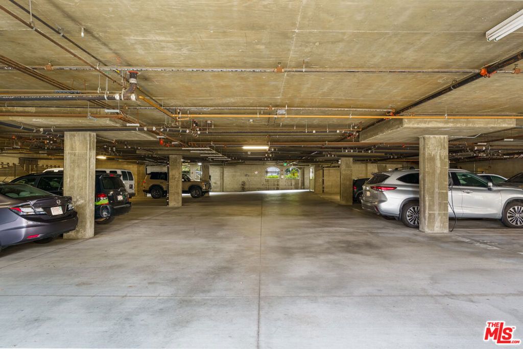 Image 23 of property listing at 4400 Cartwright Avenue 205, Toluca Lake, CA 91602