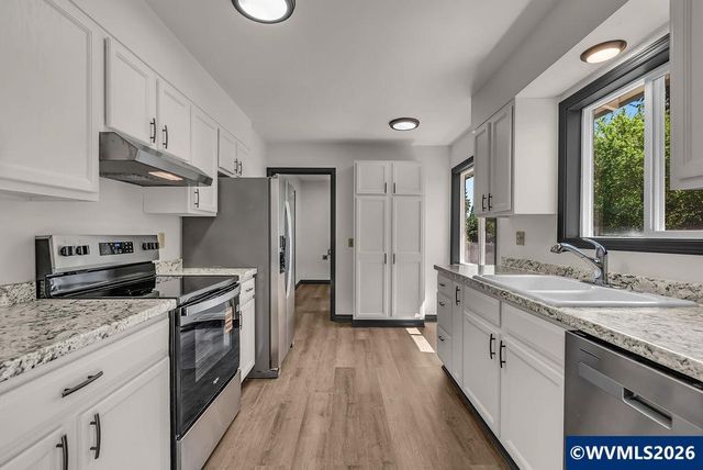 238 Gregory Ln SE, Salem, OR 97302