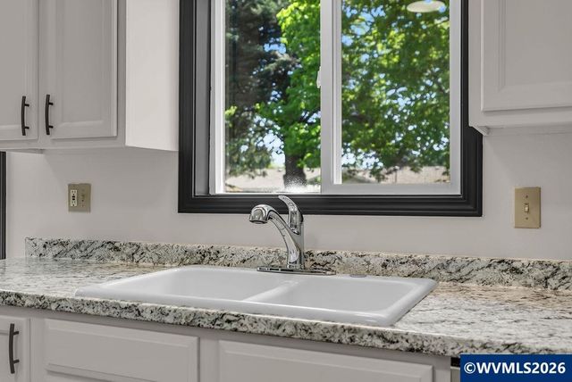 238 Gregory Ln SE, Salem, OR 97302