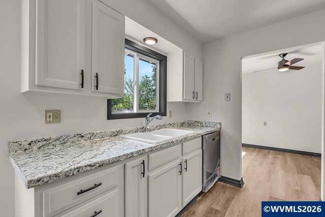 238 Gregory Ln SE, Salem, OR 97302