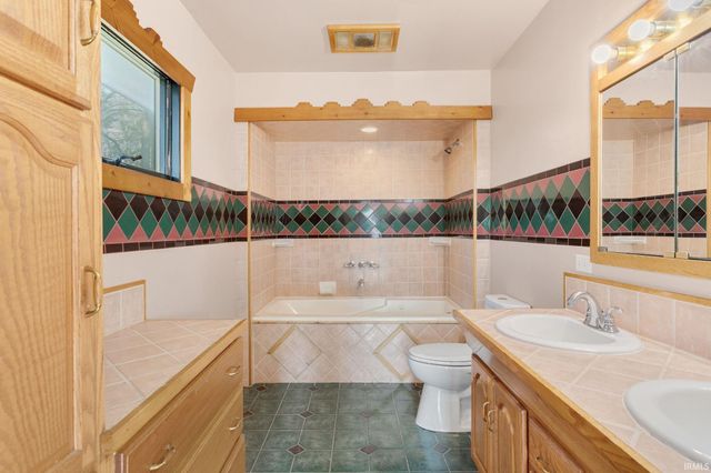 1225 S 27Th Street, South Bend, IN 46615