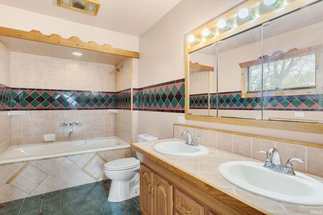1225 S 27Th Street, South Bend, IN 46615