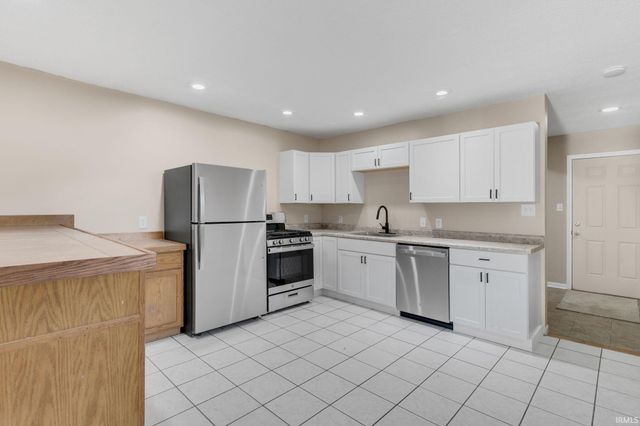 1225 S 27Th Street, South Bend, IN 46615